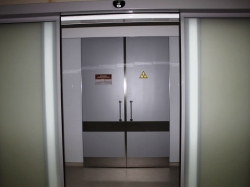 Двустворчатые рентгенозащитные двери