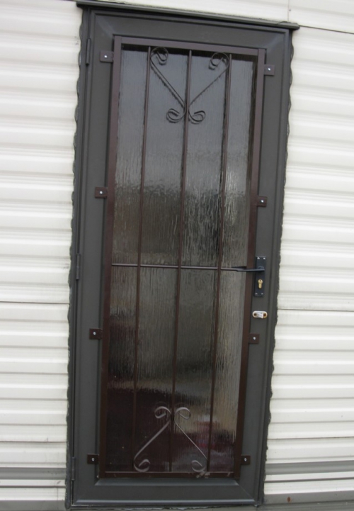 Металлические решетки для окон и дверей 5
