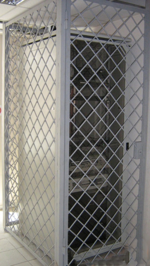 Металлические решетки для окон и дверей 105