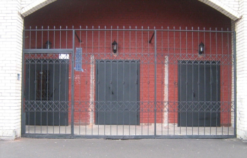 Металлические решетки для окон и дверей 14