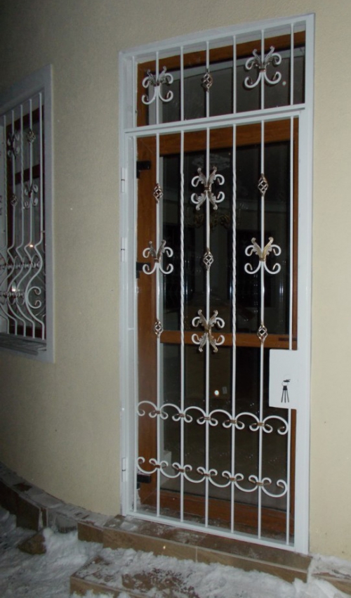 Металлические решетки для окон и дверей 1