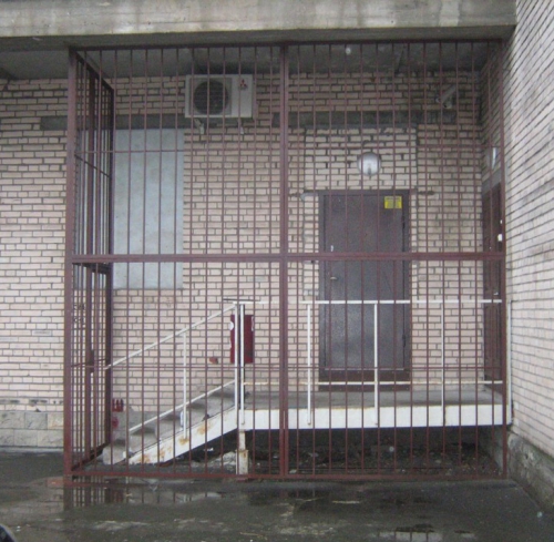 Металлические решетки для окон и дверей 97