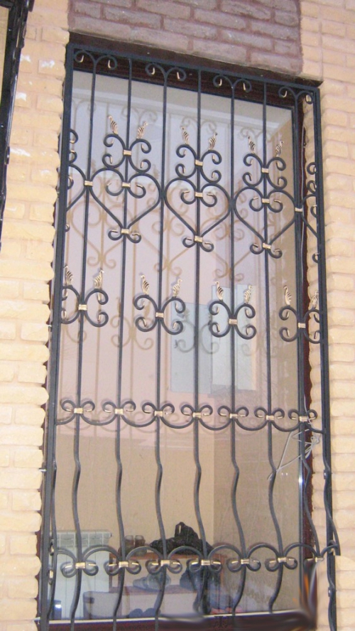 Металлические решетки для окон и дверей 66